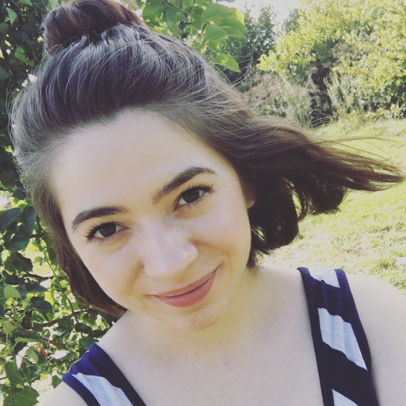 Meet your Posher, Kari - Picture 2 of 2